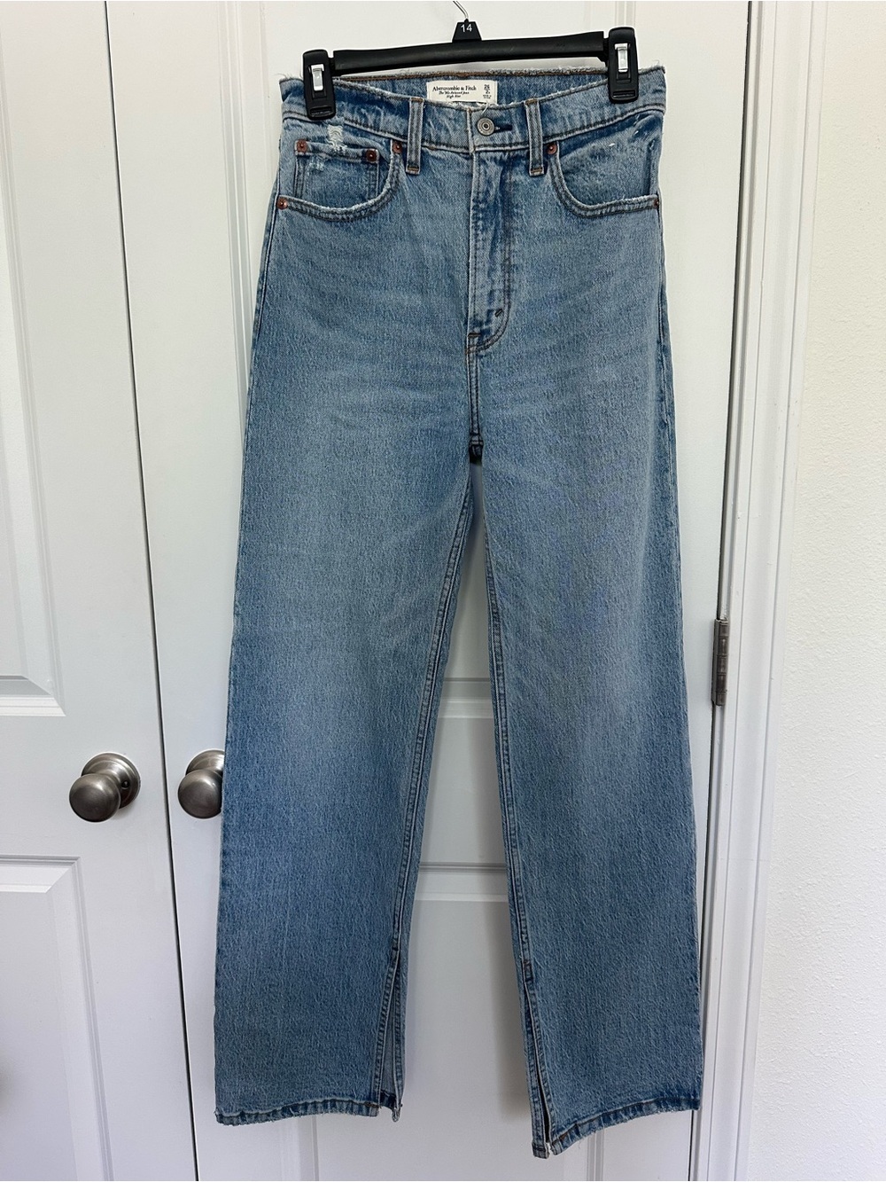Abercrombie & Fitch The ‘90s Relaxed Jean High Rise Jeans